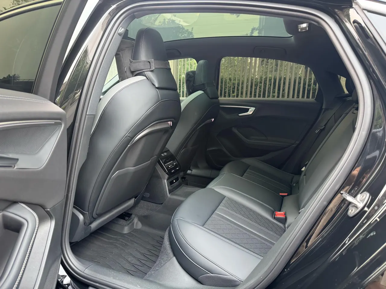 Audi 2026 A5L 2.0T Dry Kun Smart Driving Edition Automatic Gear 5