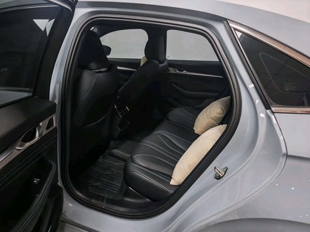Geely 2025 Star Rui 1.5TD Oriental Obsidian Kunlun Edition Automatic Gear 3