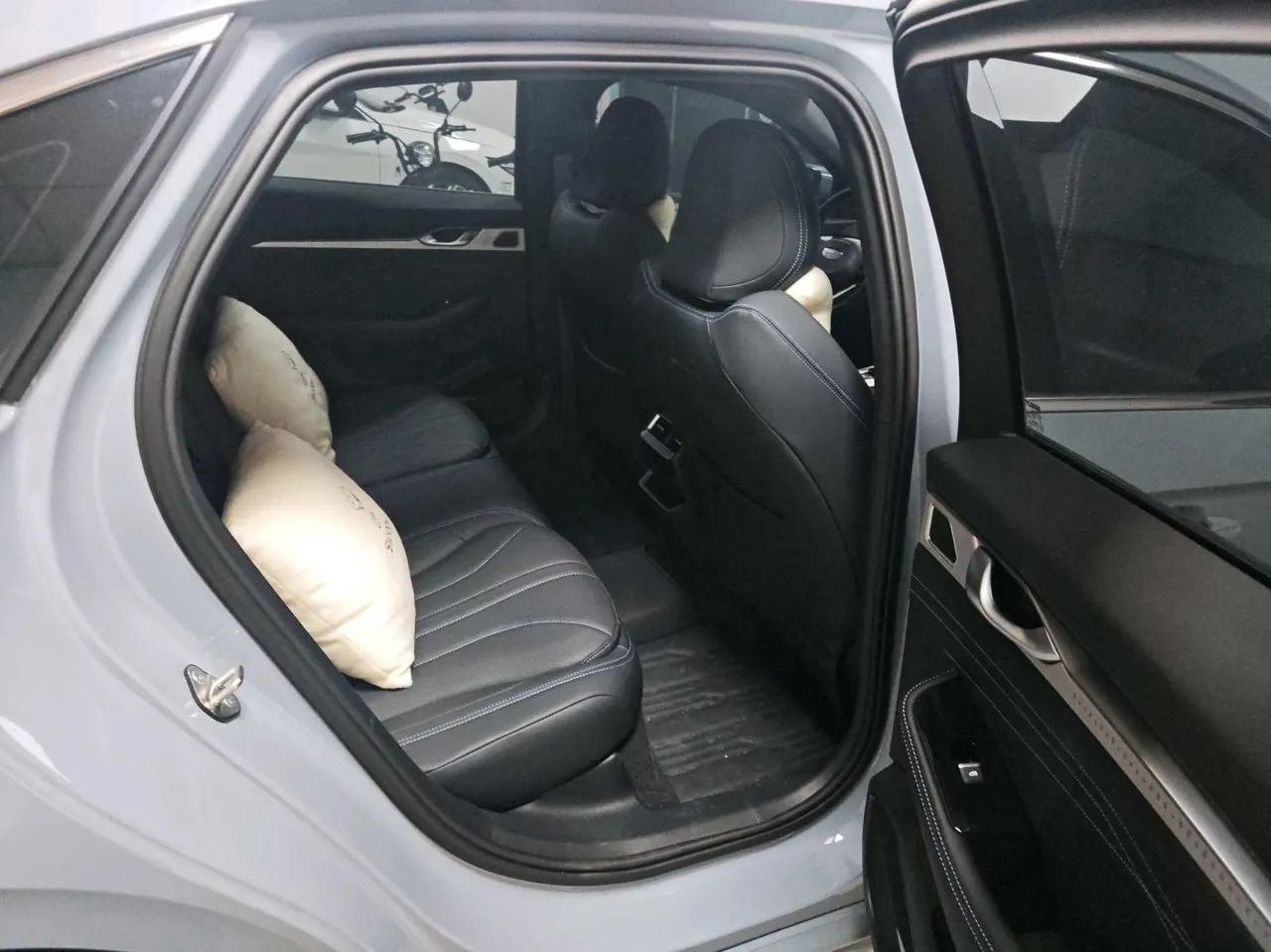 Geely 2025 Star Rui 1.5TD Oriental Obsidian Kunlun Edition Automatic Gear 4