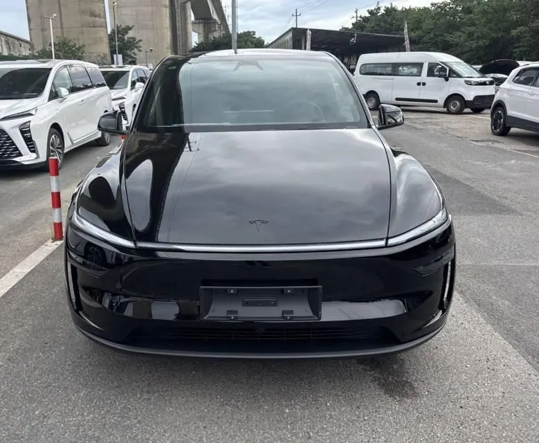 Tesla 2026 Model Y Rear-Wheel-Drive Automatic 2