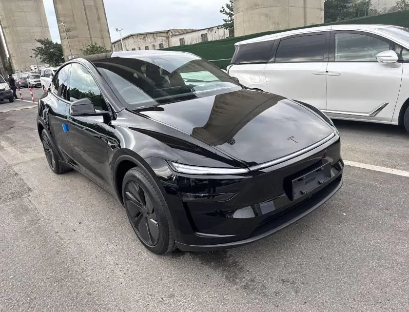 Tesla 2026 Model Y Rear-Wheel-Drive Automatic 3