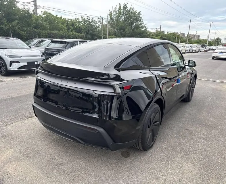 Tesla 2026 Model Y Rear-Wheel-Drive Automatic 7