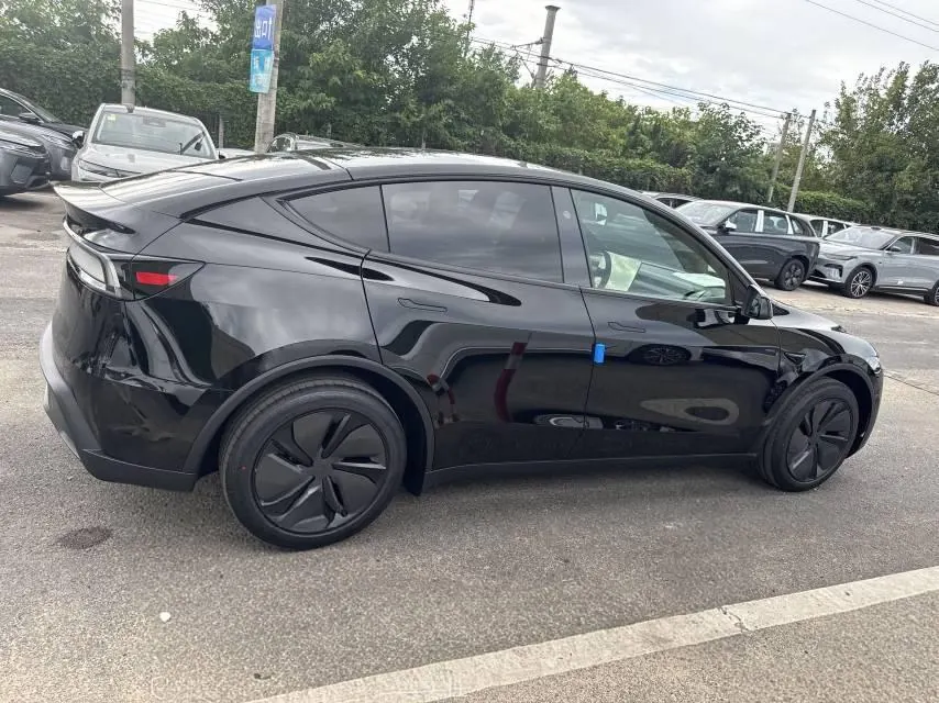 Tesla 2026 Model Y Rear-Wheel-Drive Automatic 8