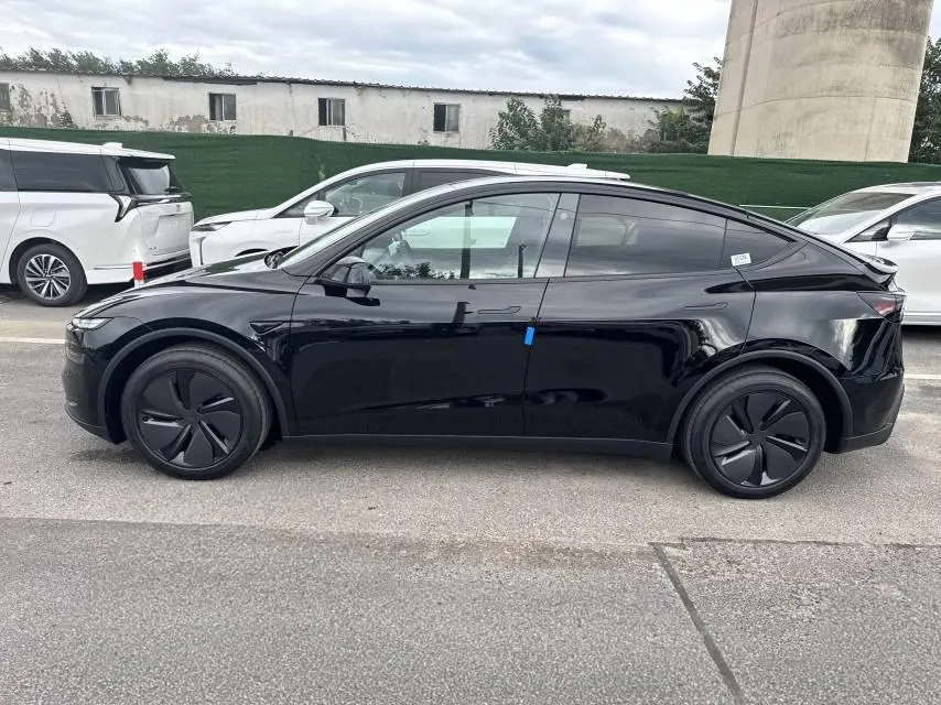 Tesla 2026 Model Y Rear-Wheel-Drive Automatic 9