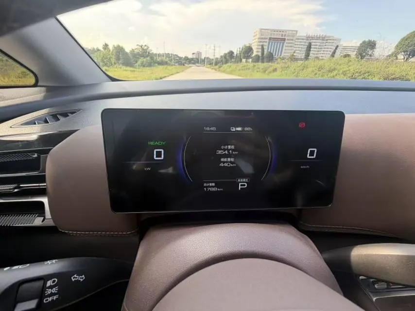 WuLing 2025 Starlight 730 500km Luxury Automatic Gear 7