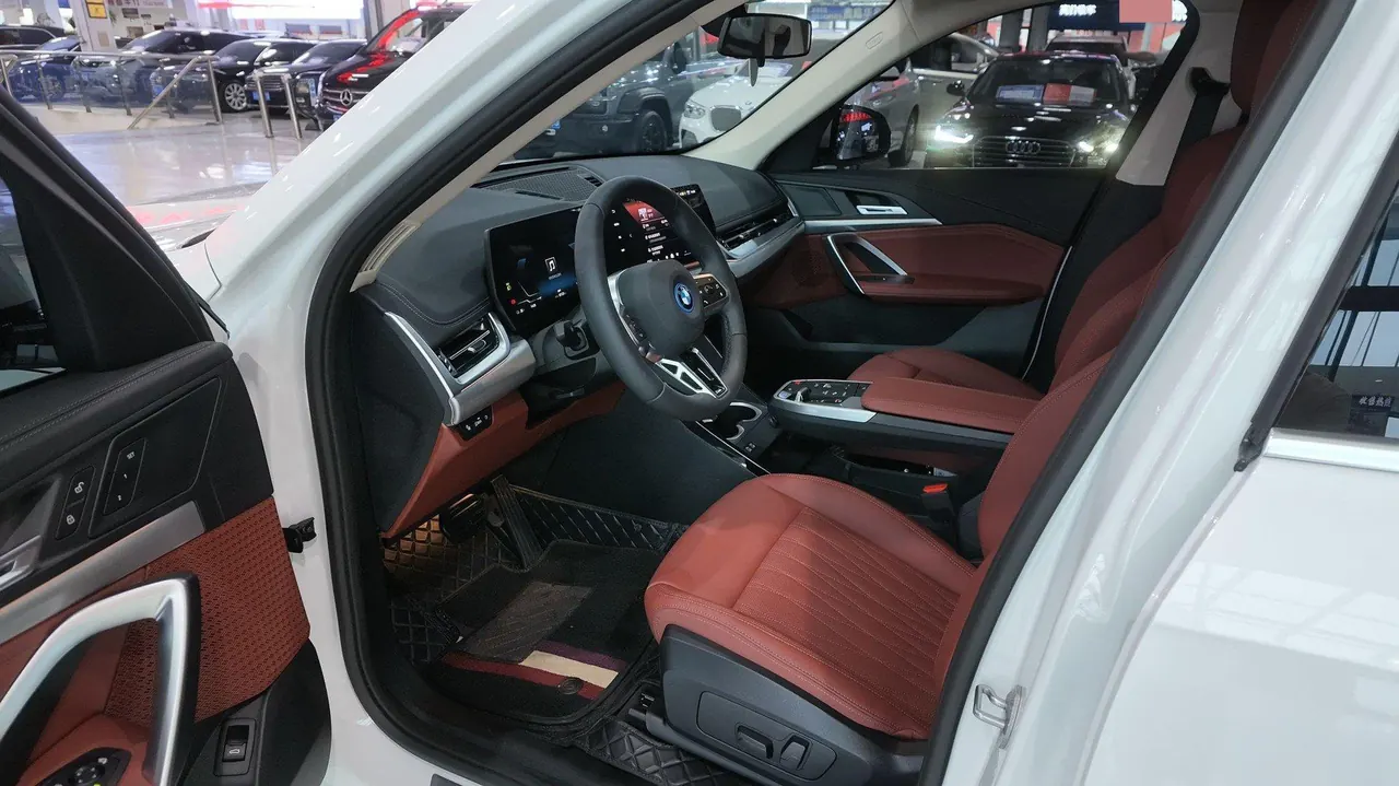 BMW 2026 iX1 eDrive25L eDrive25L m sports suit automatic gear 4