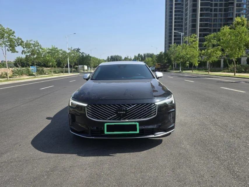 Volvo S90 New Energy 2026 S90 PHEV 2.0T T8 Four-wheel Drive Long Endurance Zhiyuan Deluxe Edition Automatic Gear 2