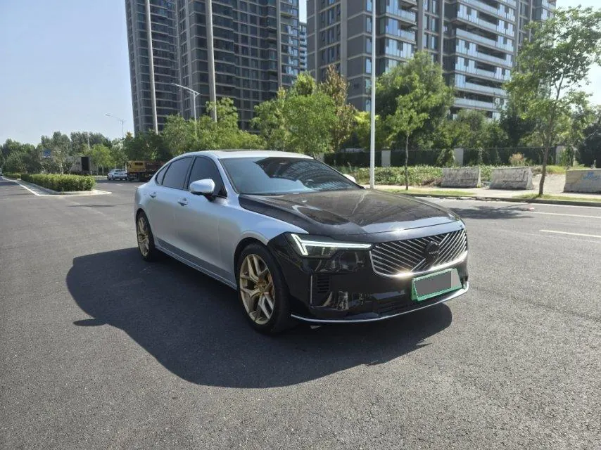 Volvo S90 New Energy 2026 S90 PHEV 2.0T T8 Four-wheel Drive Long Endurance Zhiyuan Deluxe Edition Automatic Gear 3