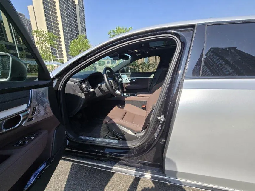 Volvo S90 New Energy 2026 S90 PHEV 2.0T T8 Four-wheel Drive Long Endurance Zhiyuan Deluxe Edition Automatic Gear 4
