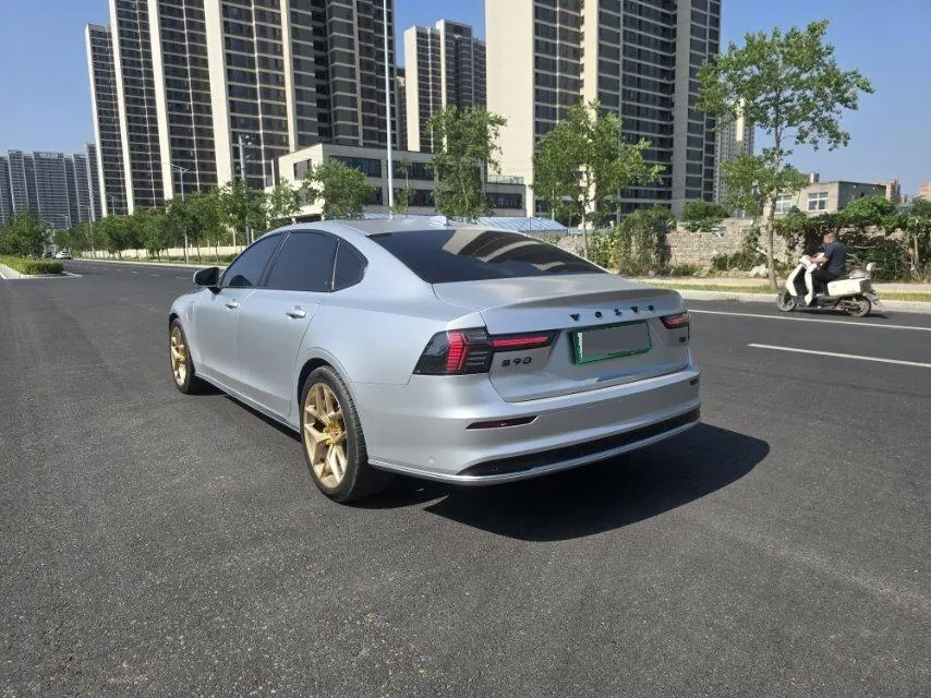 Volvo S90 New Energy 2026 S90 PHEV 2.0T T8 Four-wheel Drive Long Endurance Zhiyuan Deluxe Edition Automatic Gear 7