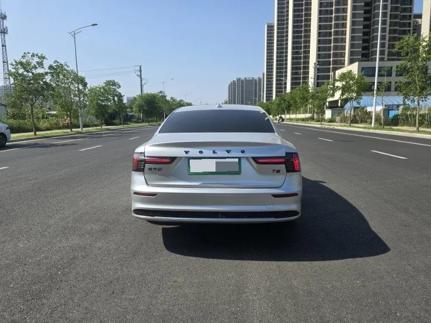 Volvo S90 New Energy 2026 S90 PHEV 2.0T T8 Four-wheel Drive Long Endurance Zhiyuan Deluxe Edition Automatic Gear 8