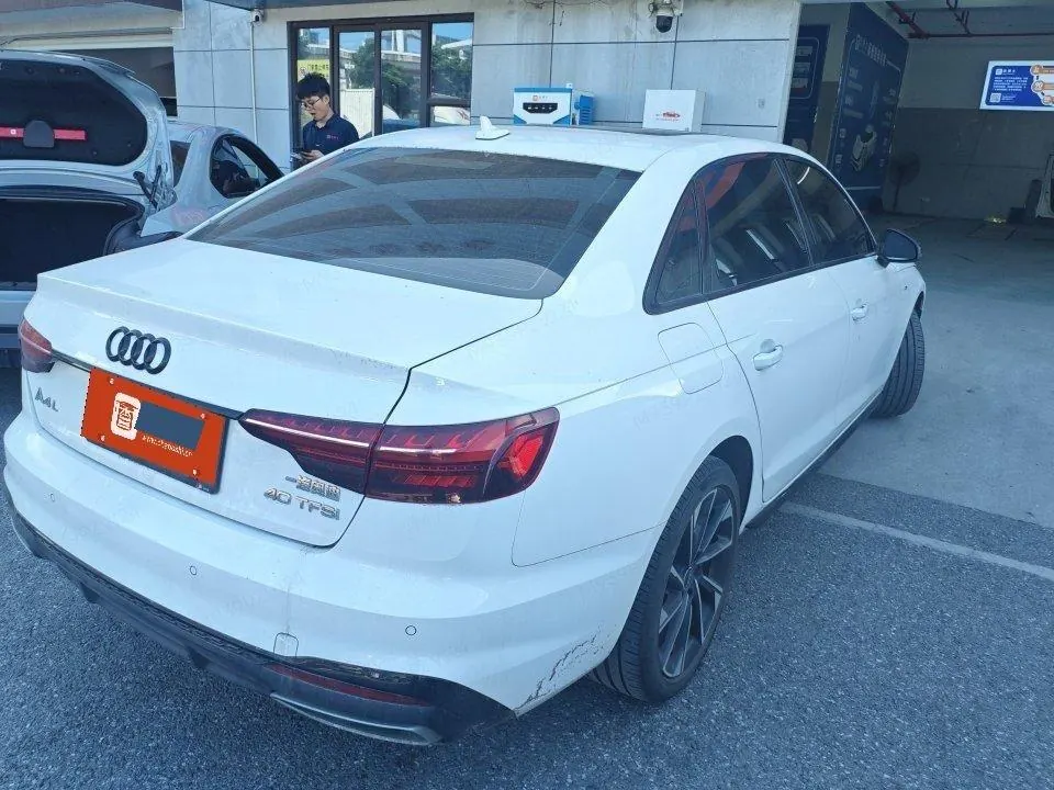 Audi 2023 A4L 2.0TFSI 40TFSI Deluxe Dynamic Automatic 3
