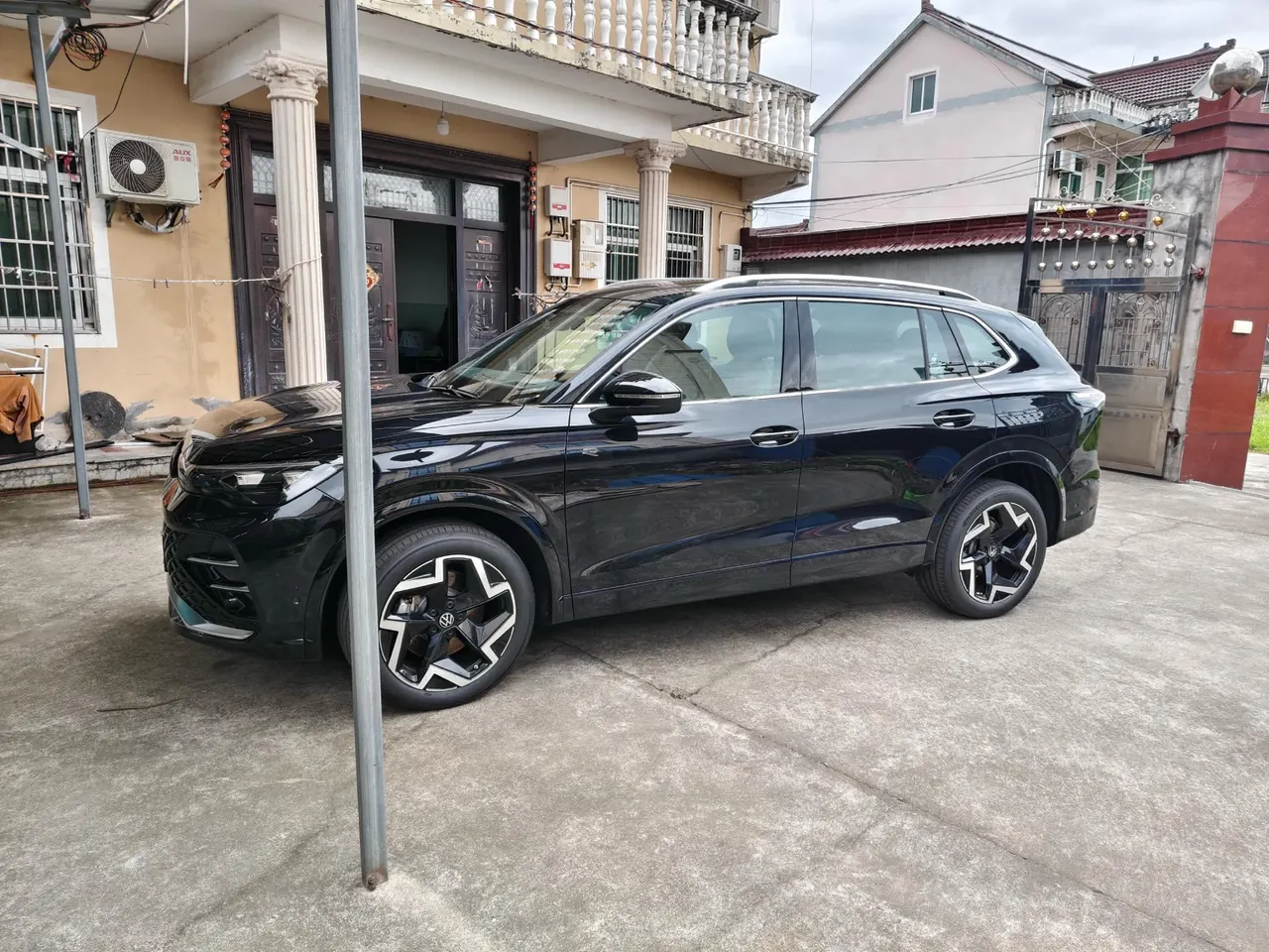 Volkswagen 2026 Tiguan L PRO 2.0TSI 380TSI Two-Drive R-Line Pilot Edition Automatic Gear 2