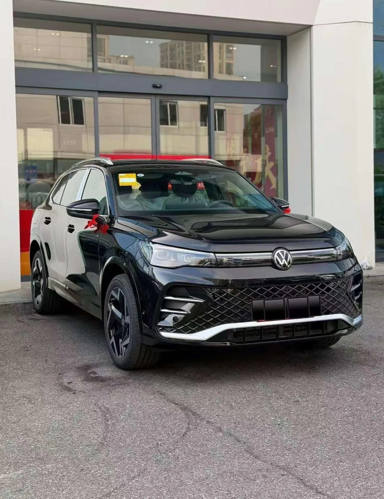 Volkswagen 2026 Tiguan L PRO 2.0TSI 380TSI Two-Drive R-Line Pilot Edition Automatic Gear 4