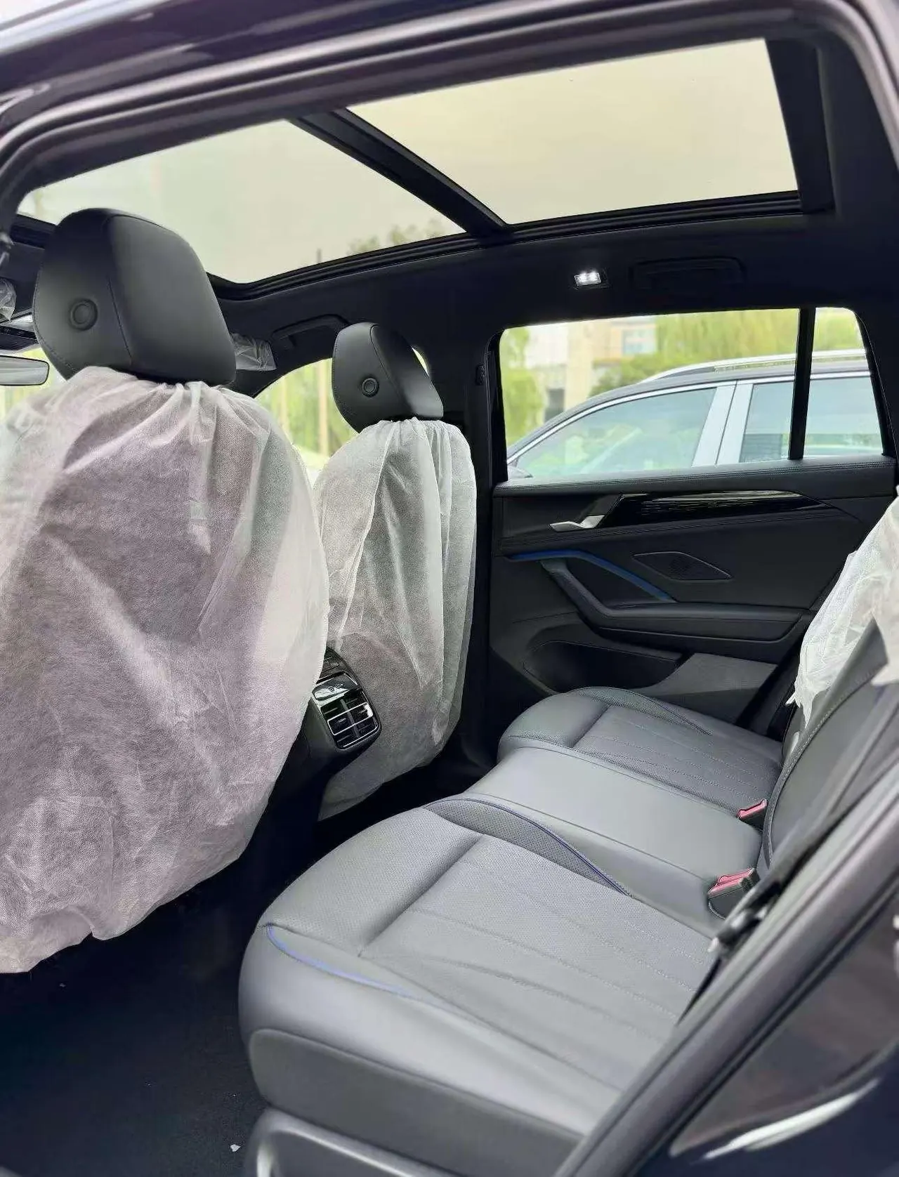 Volkswagen 2026 Tiguan L PRO 2.0TSI 380TSI Two-Drive R-Line Pilot Edition Automatic Gear 5
