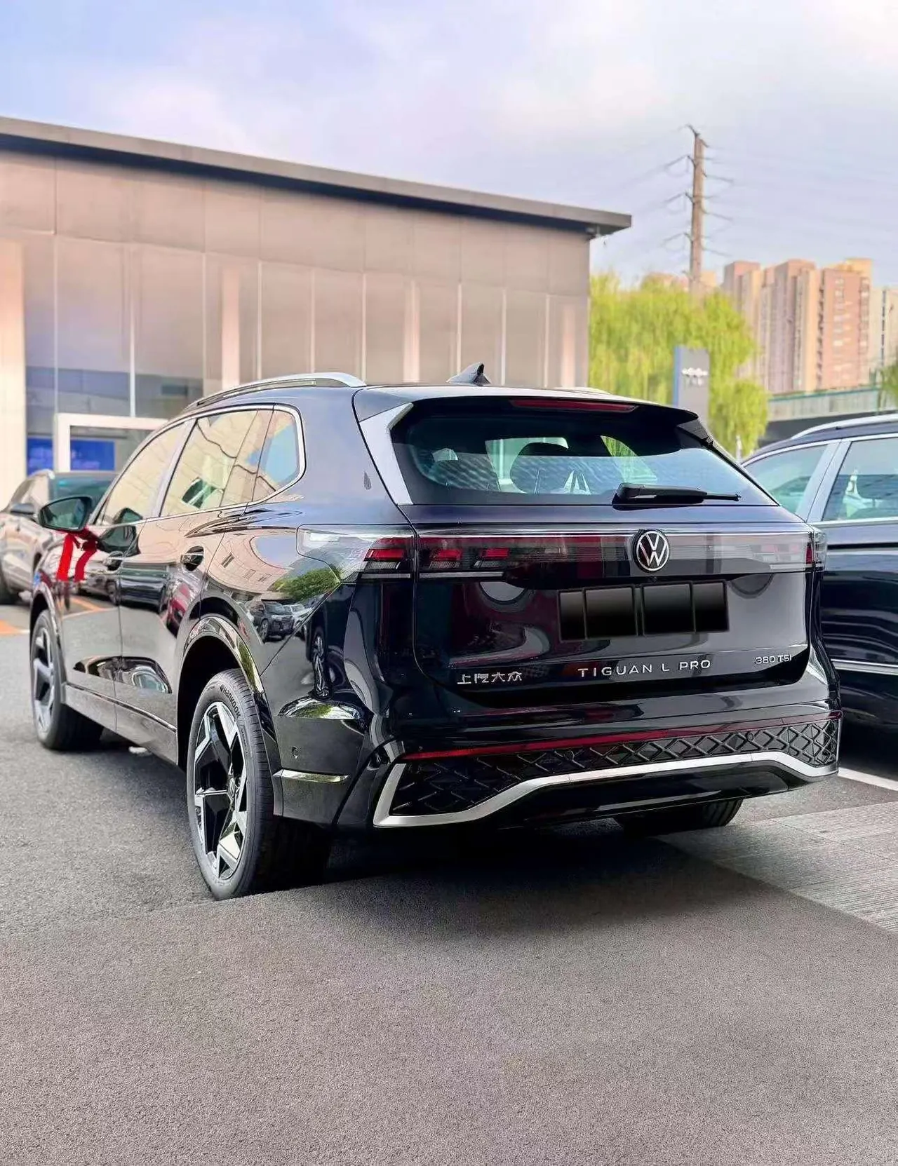 Volkswagen 2026 Tiguan L PRO 2.0TSI 380TSI Two-Drive R-Line Pilot Edition Automatic Gear 6