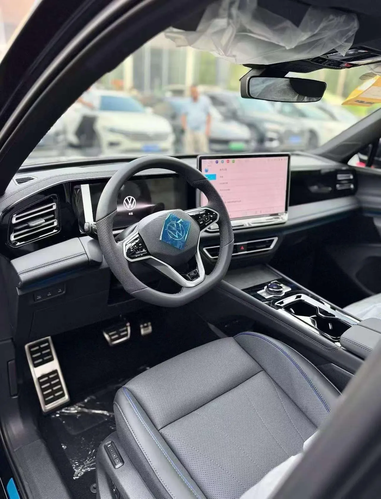 Volkswagen 2026 Tiguan L PRO 2.0TSI 380TSI Two-Drive R-Line Pilot Edition Automatic Gear 8