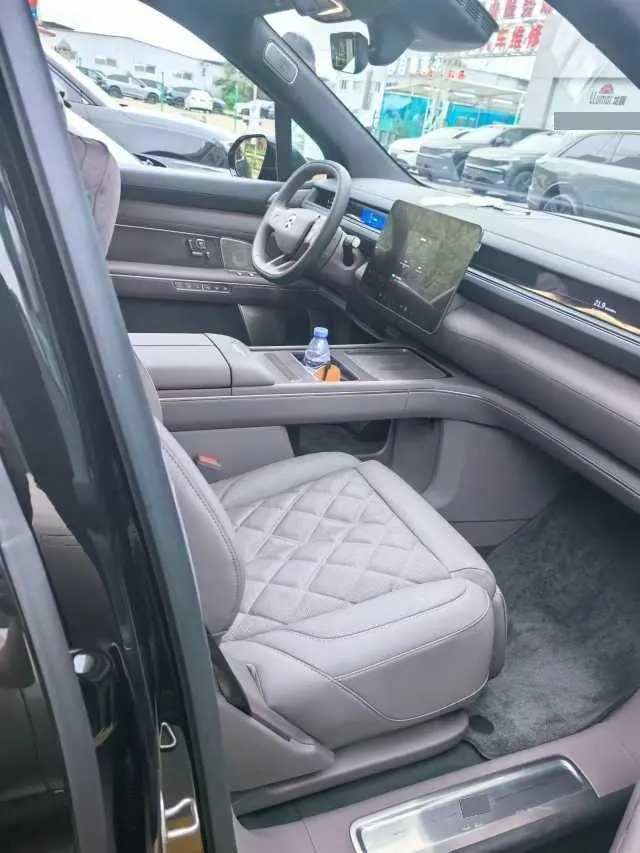 NIO 2026 ES8 6-seat executive deluxe automatic gear 3