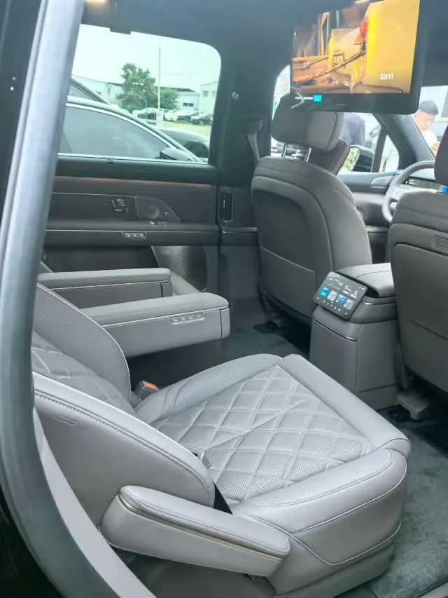 NIO 2026 ES8 6-seat executive deluxe automatic gear 4