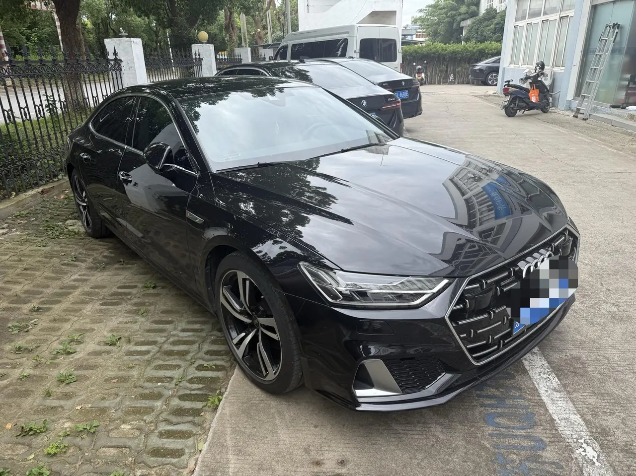 Audi 2024 A7L 2.0TFSI 45TFSI Quattro Luxury Automatic 3