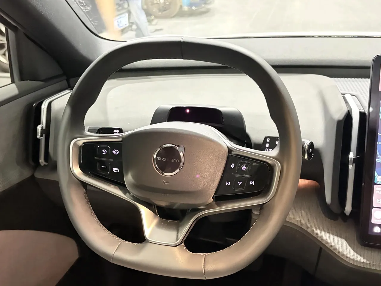 Volvo 2026 EX30 dual-motor four-wheel drive high-performance version Ultra automatic gear 16