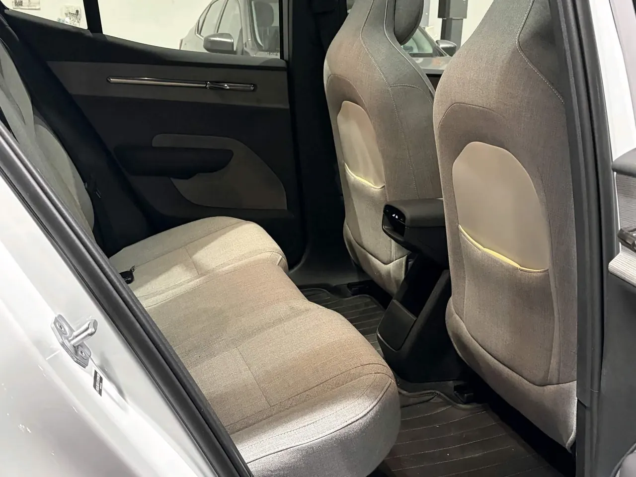 Volvo 2026 EX30 dual-motor four-wheel drive high-performance version Ultra automatic gear 19