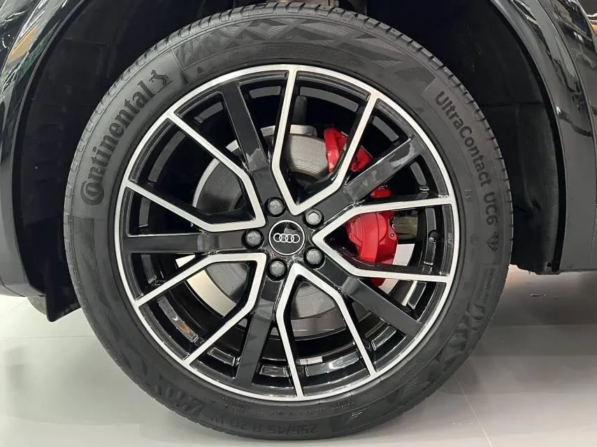Audi 2024 Q5L 2.0TFSI 45TFSI luxury dynamic automatic transmission 12