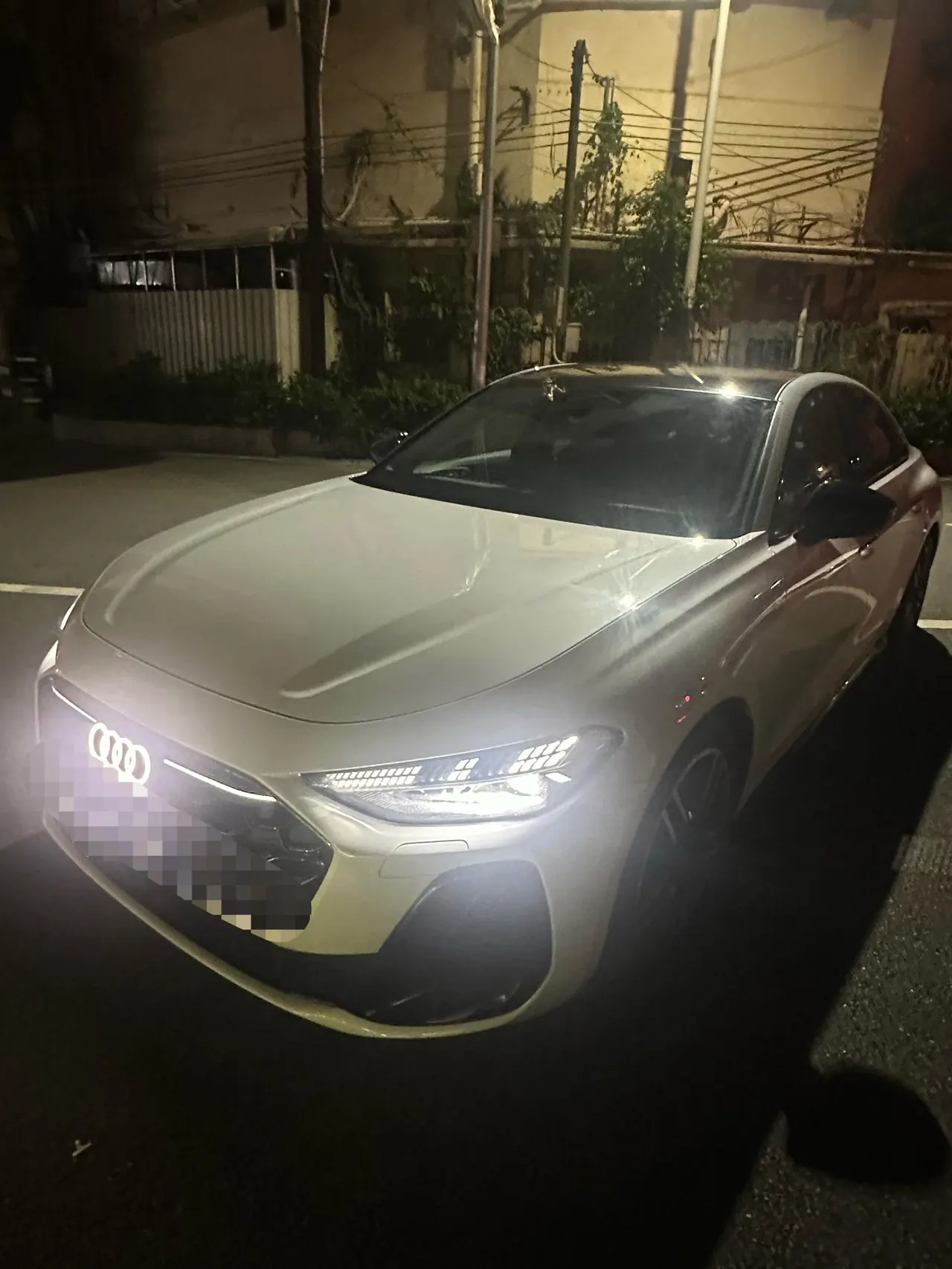 Открыть галерею: Audi 2026 A5L 2.0T Sport Plus Automatic