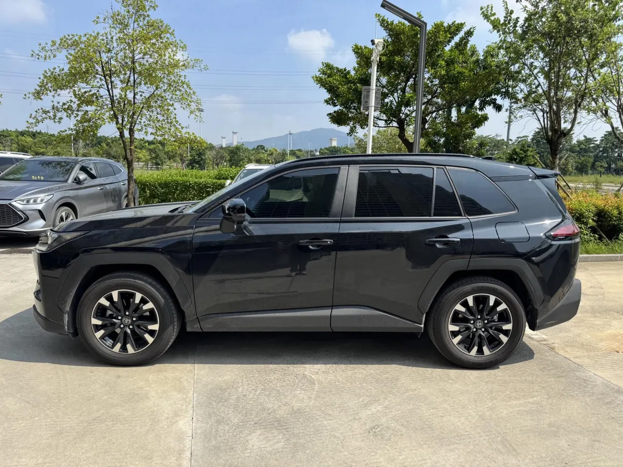 Toyota 2026 Wildlander Dual-Engine 2.0 CVT Intelligent Electric Hybrid PRO Automatic Transmission 3