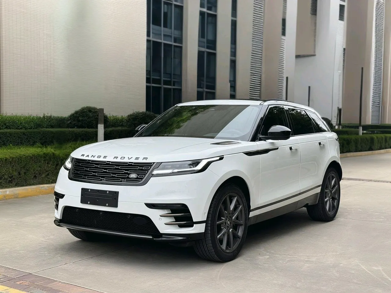 Открыть галерею: Land Rover Range Rover Star Pulse (Imported) 2025 Range Rover Star Pulse 2.0T Dynamic HSE Automatic Gear