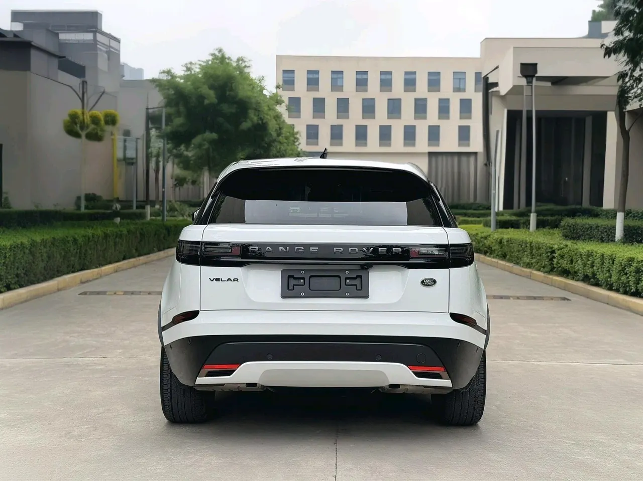 Land Rover Range Rover Star Pulse (Imported) 2025 Range Rover Star Pulse 2.0T Dynamic HSE Automatic Gear 10