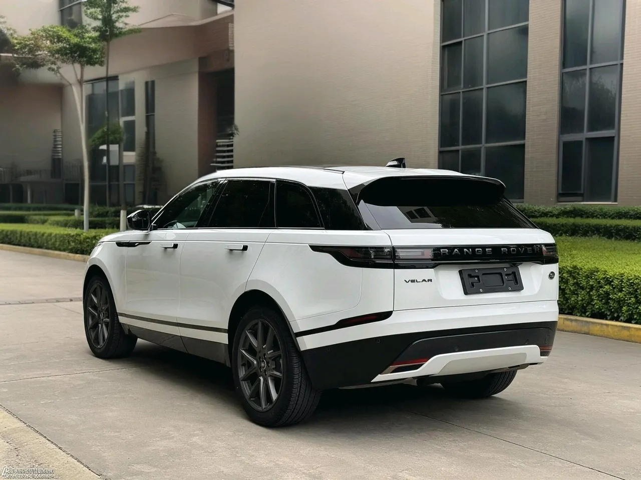 Land Rover Range Rover Star Pulse (Imported) 2025 Range Rover Star Pulse 2.0T Dynamic HSE Automatic Gear 11