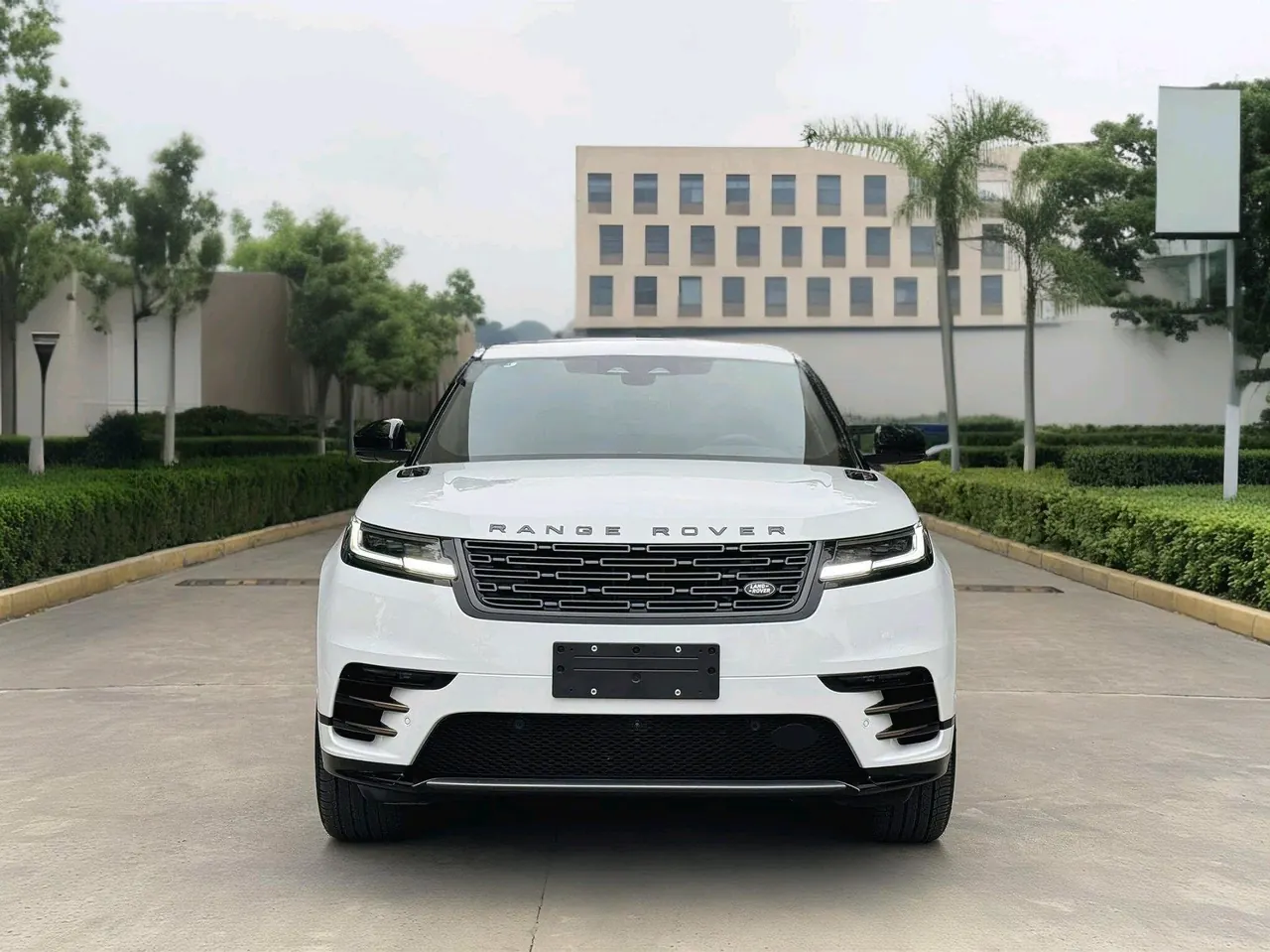 Land Rover Range Rover Star Pulse (Imported) 2025 Range Rover Star Pulse 2.0T Dynamic HSE Automatic Gear 2
