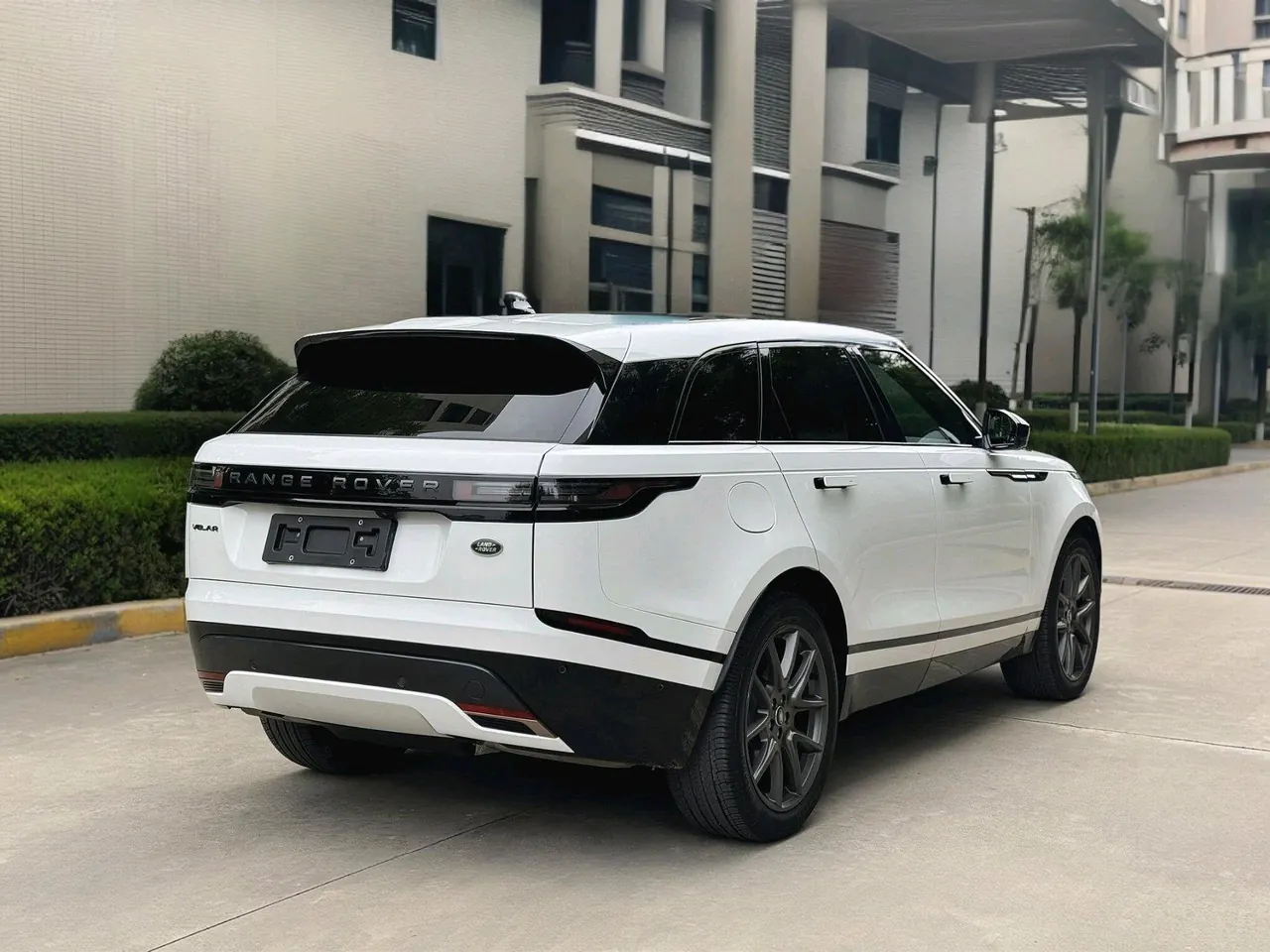 Land Rover Range Rover Star Pulse (Imported) 2025 Range Rover Star Pulse 2.0T Dynamic HSE Automatic Gear 9