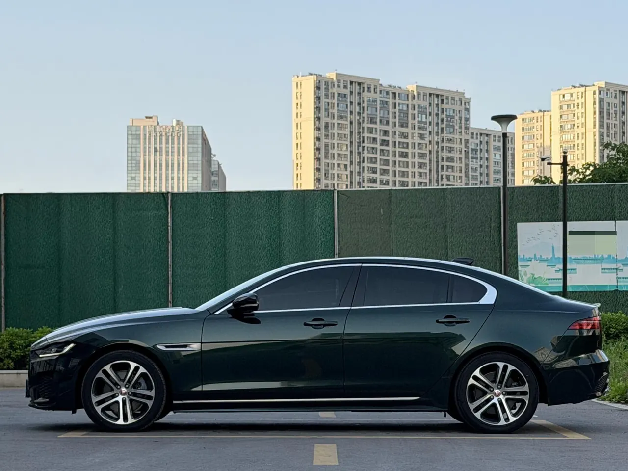 Jaguar 2021 XEL 2.0T 250PS R-DYNAMIC SE Technology Sports Edition Automatic Gear 3