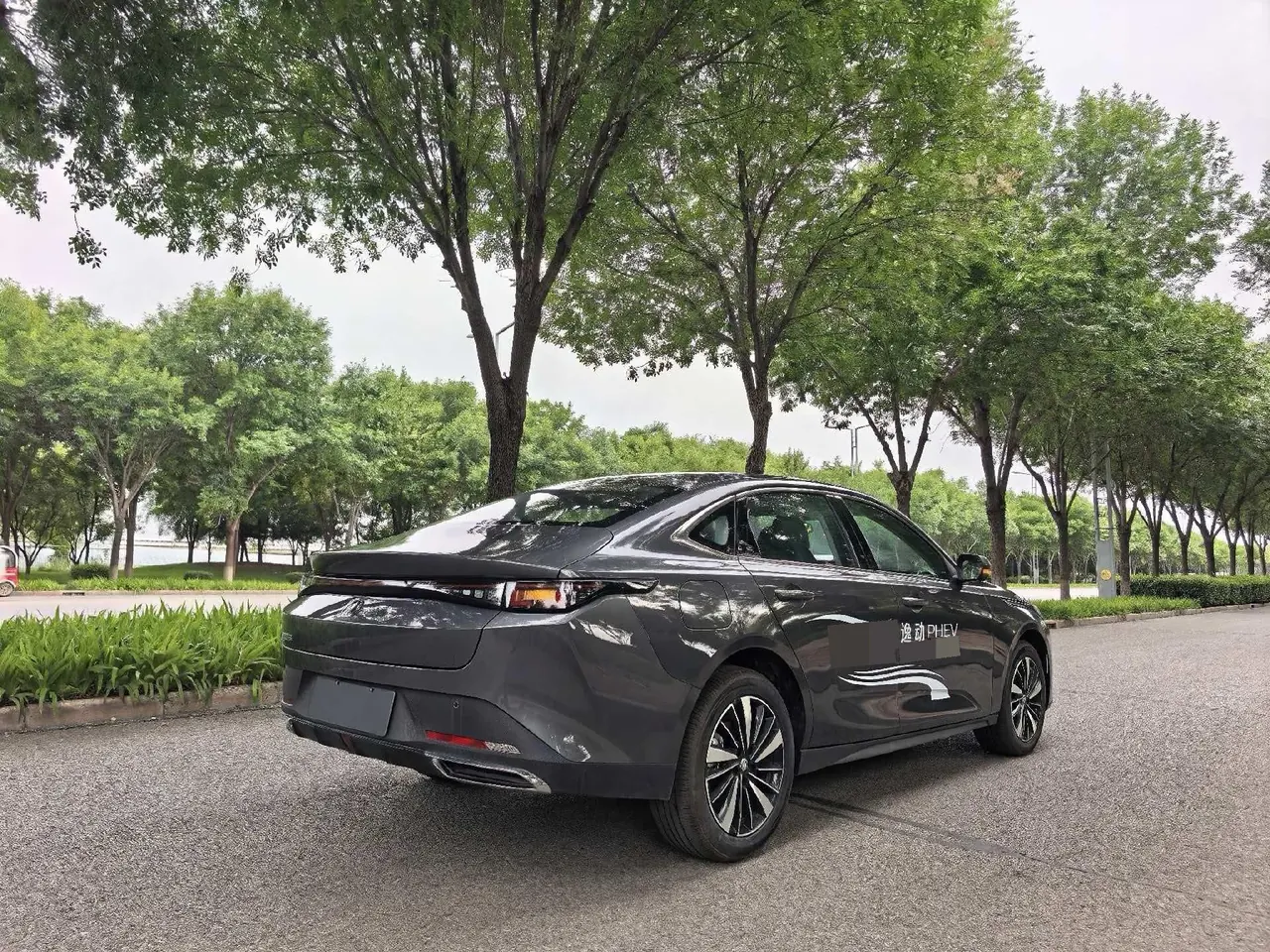 ChangAn Yidong New Energy 2025 Yidong PHEV 1.5 Stepless Smart New Blue Whale 145KM Battleship Edition Automatic Gear 2