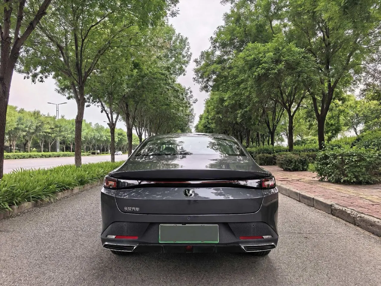 ChangAn Yidong New Energy 2025 Yidong PHEV 1.5 Stepless Smart New Blue Whale 145KM Battleship Edition Automatic Gear 4