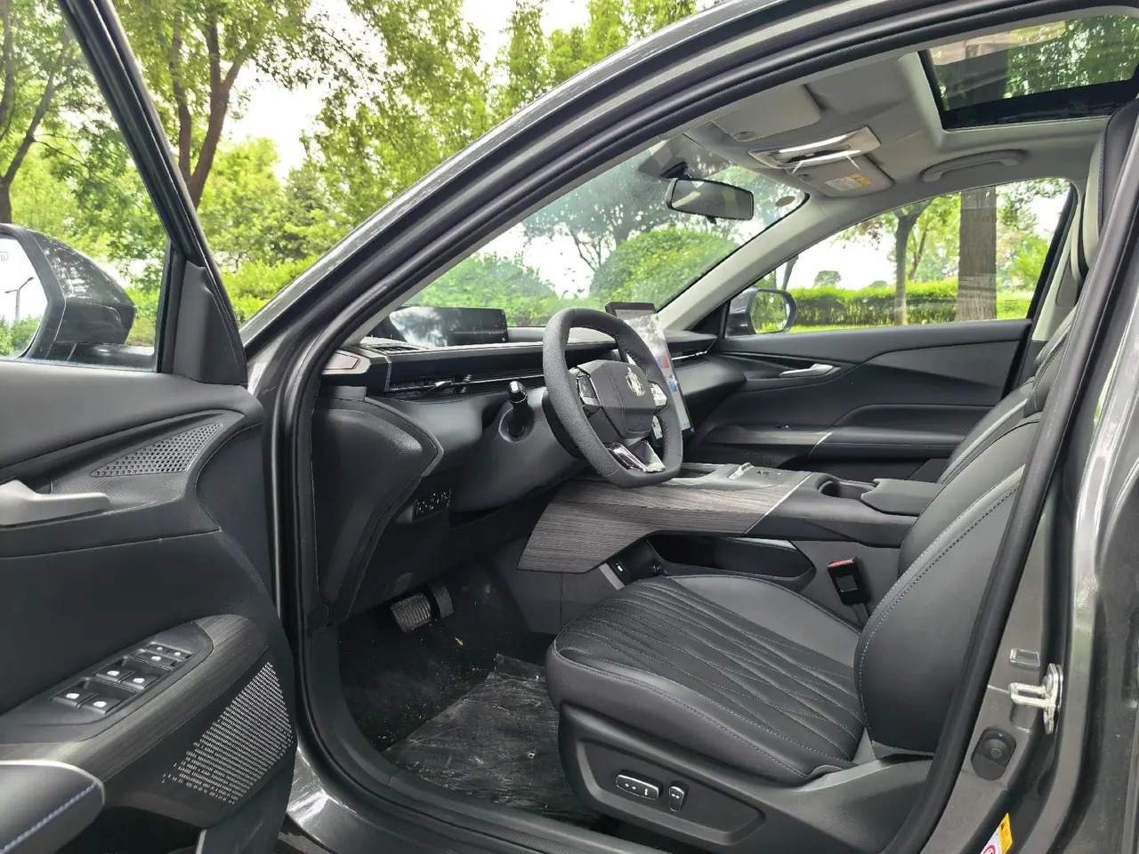 ChangAn Yidong New Energy 2025 Yidong PHEV 1.5 Stepless Smart New Blue Whale 145KM Battleship Edition Automatic Gear 5