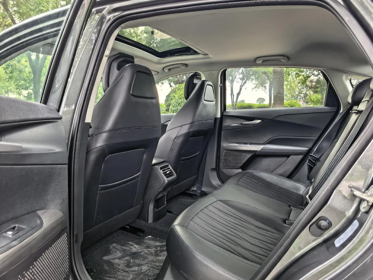 ChangAn Yidong New Energy 2025 Yidong PHEV 1.5 Stepless Smart New Blue Whale 145KM Battleship Edition Automatic Gear 6