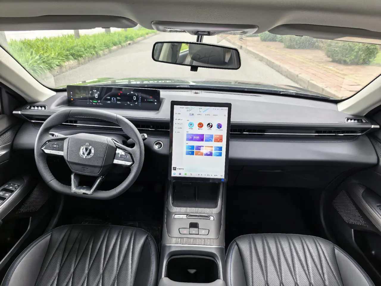 ChangAn Yidong New Energy 2025 Yidong PHEV 1.5 Stepless Smart New Blue Whale 145KM Battleship Edition Automatic Gear 8