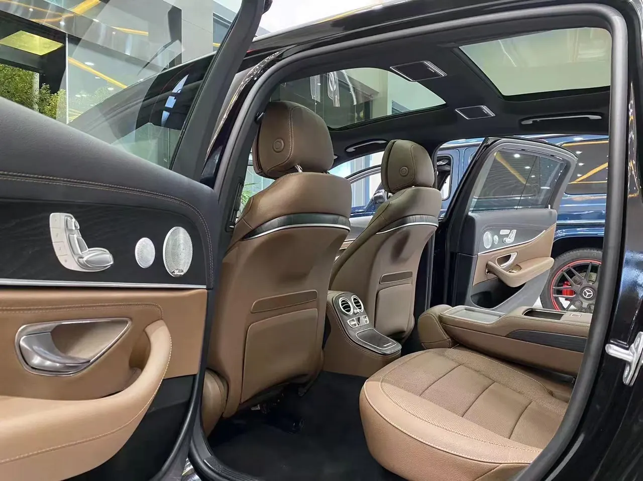 Mercedes Benz E-Class 2022 E 300 L 2.0T Sports Honorable Automatic Gear 4
