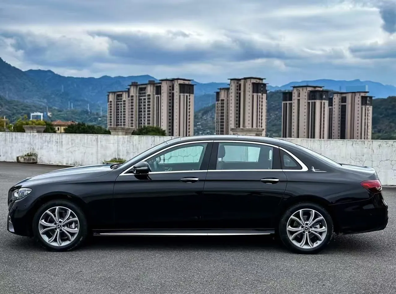 Mercedes Benz E-Class 2022 E 300 L 2.0T Sports Honorable Automatic Gear 5