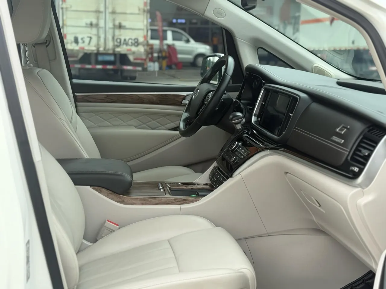 Chuanqi 2020 GM8 2.0T 390T Pilot Premium Automatic Gear 13