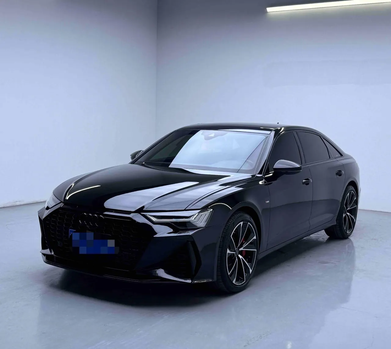 打开图片灯箱:Audi 2021 A6L 48V 3.0TFSI 55TFSI Quattro enjoy dynamic automatic transmission