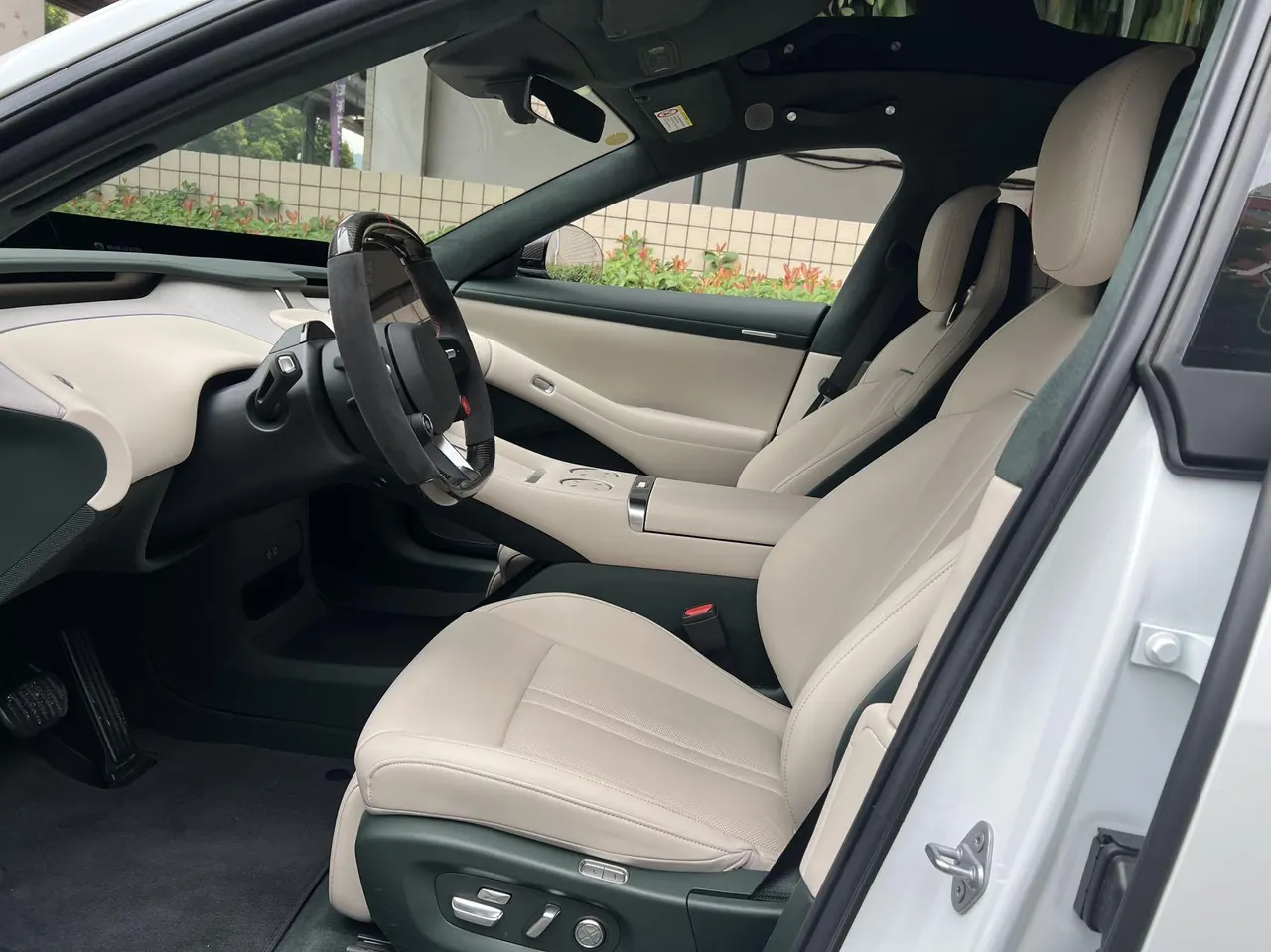 MI 2025 YU7 Long Endurance High Performance Four-wheel Drive Max Edition Automatic Gear 12