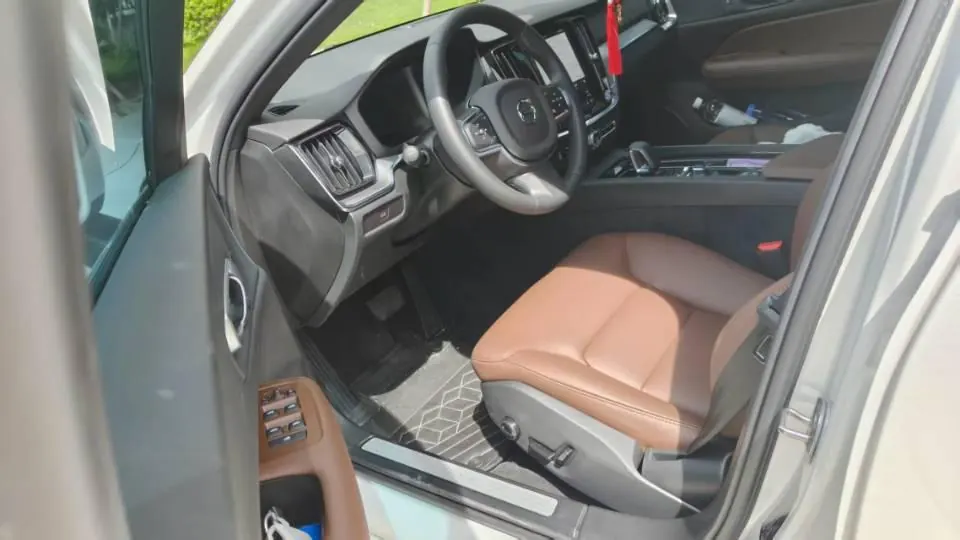 Volvo 2026 S60 48V 2.0T B4 Zhiyi Deluxe Edition Automatic Gear 4