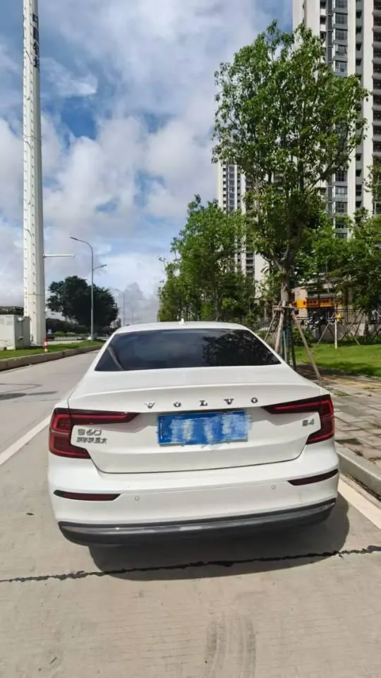 Volvo 2026 S60 48V 2.0T B4 Zhiyi Deluxe Edition Automatic Gear 5