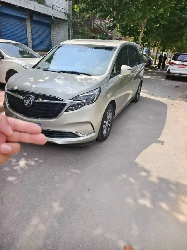 Buick 2022 GL8 ES Lu Zun 2.0T 653T Comfortable Automatic Gear - View 1