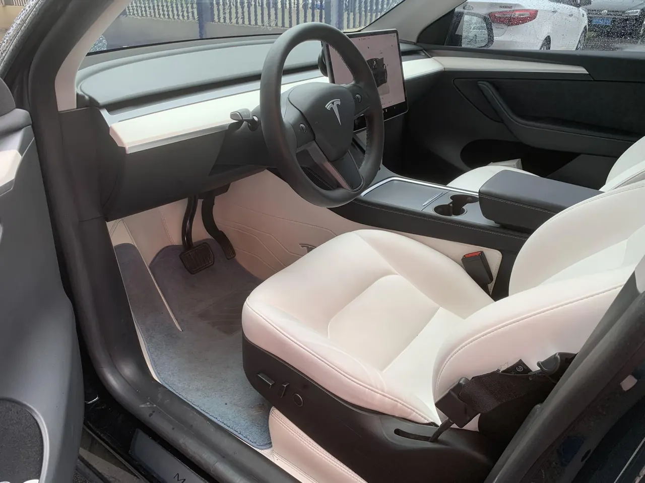 Tesla 2022 Model Y rear-wheel drive version (facelift) automatic gear 2