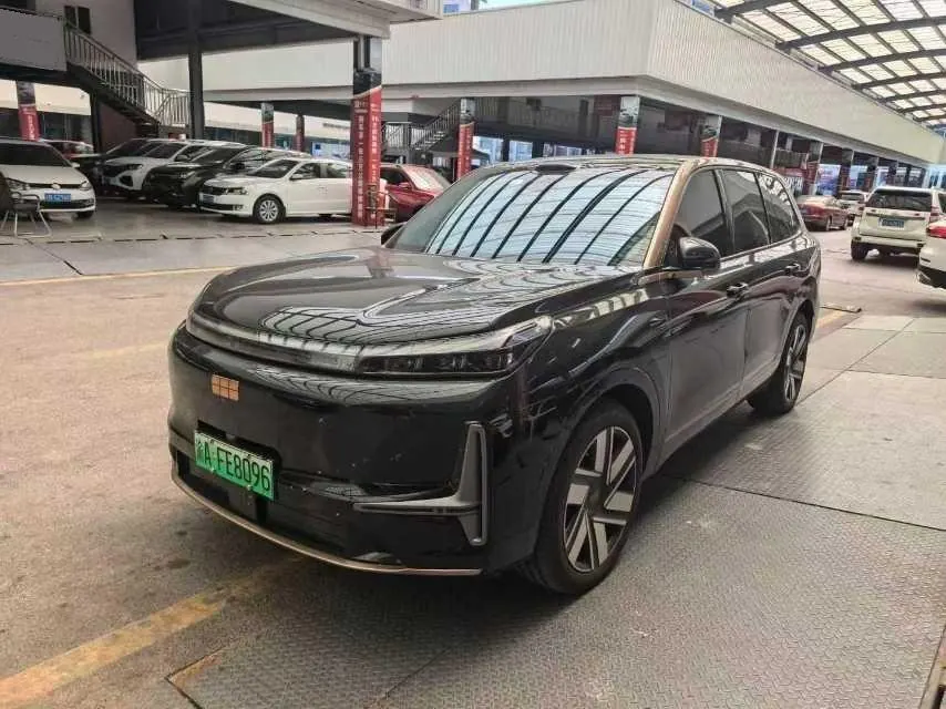 Open image lightbox: Geely Galaxy 2026 M9 1.5T 210km 4-wheel drive black gold intelligence obsidian version automatic gear